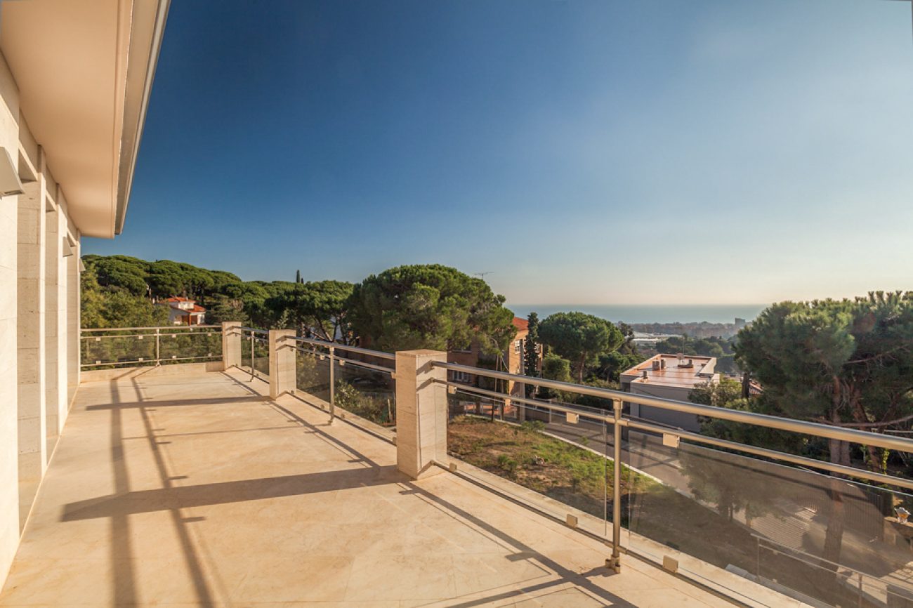 Casa de nueva construcción con vistas al mar
