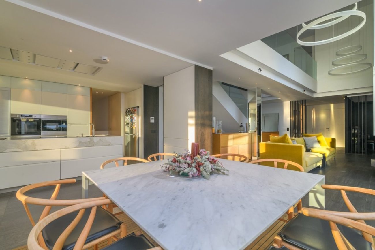 Villa de lujo en venta en Sitges frente al golf: mansión exclusiva con spa privado y gran parcela