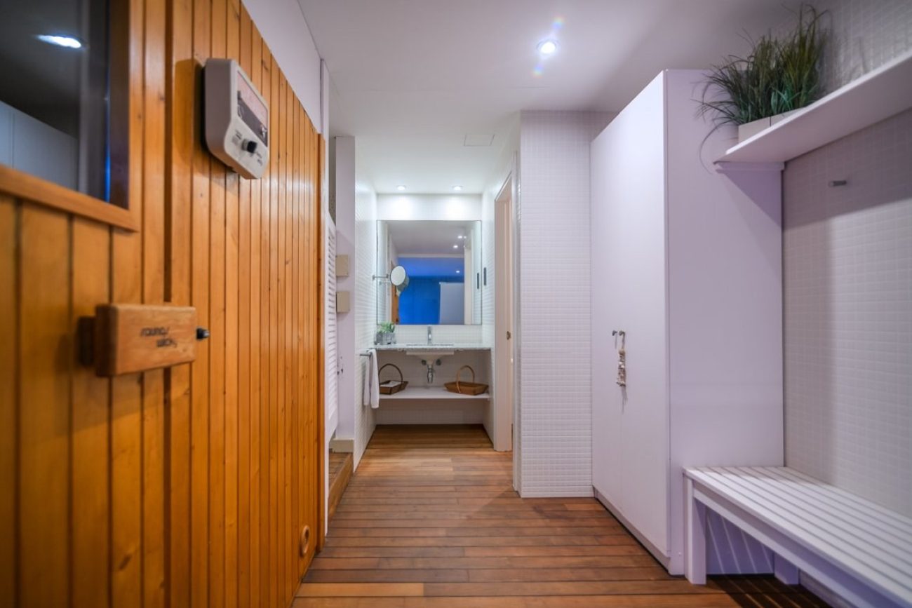 Villa de lujo en venta en Sitges frente al golf: mansión exclusiva con spa privado y gran parcela