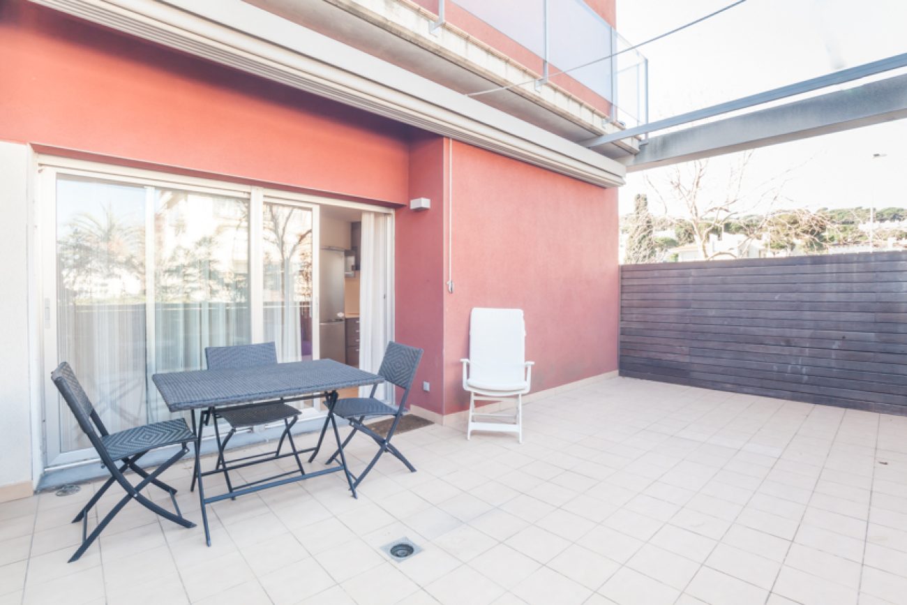 Acogedor apartamento con terraza al lado de la playa
