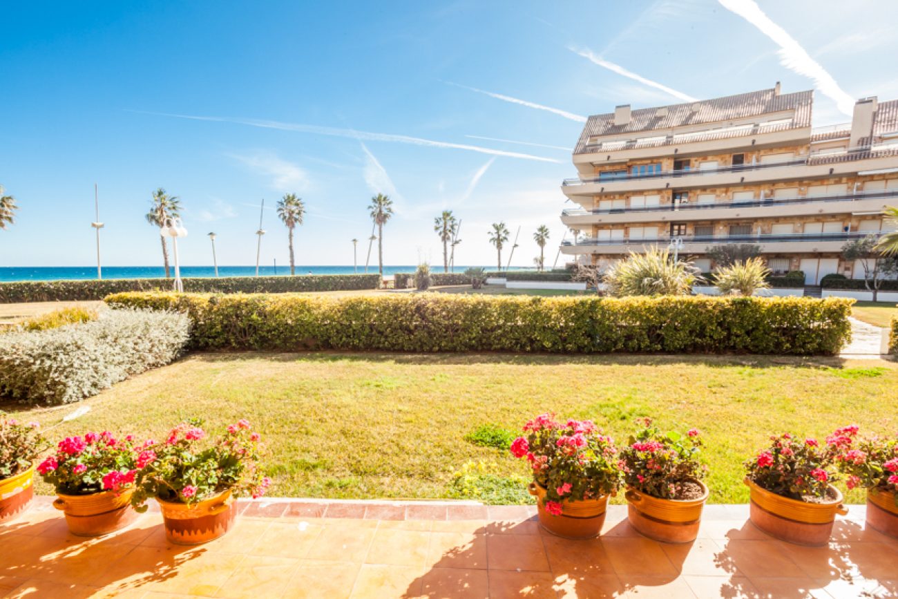 Bajos a 50 metros de la playa en la Costa Brava