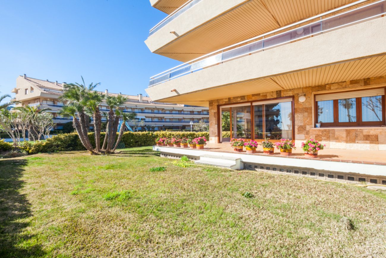 Bajos a 50 metros de la playa en la Costa Brava