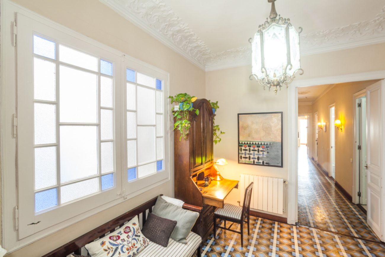 Exclusivo piso modernista junto a Paseo de Gracia