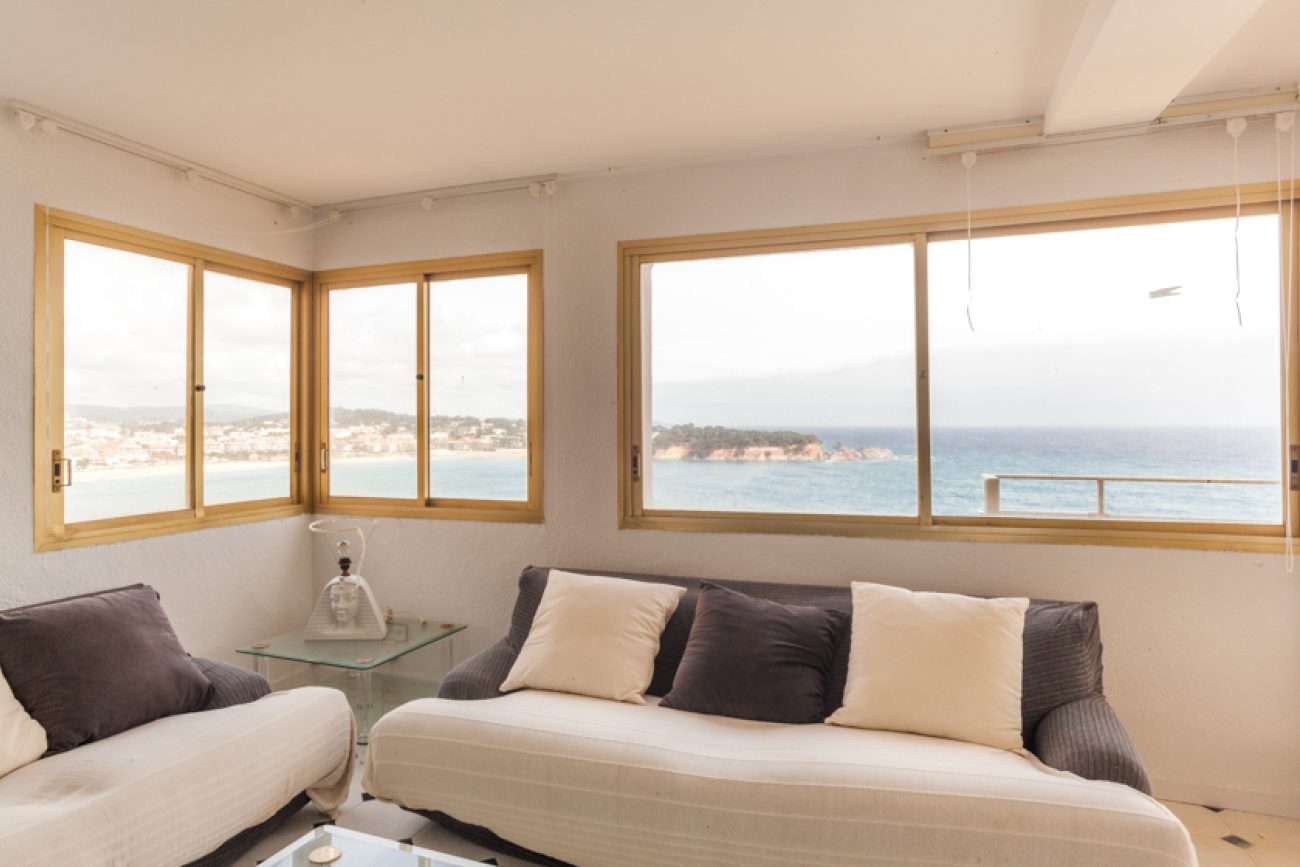 Apartamento en primera línea de playa con increíbles vistas al mar