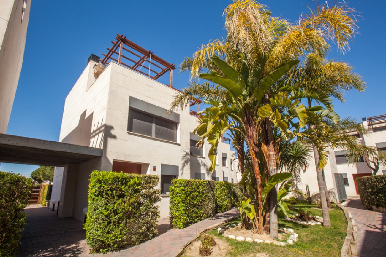 Casa adosada en exclusiva urbanización en la playa de Cambrils