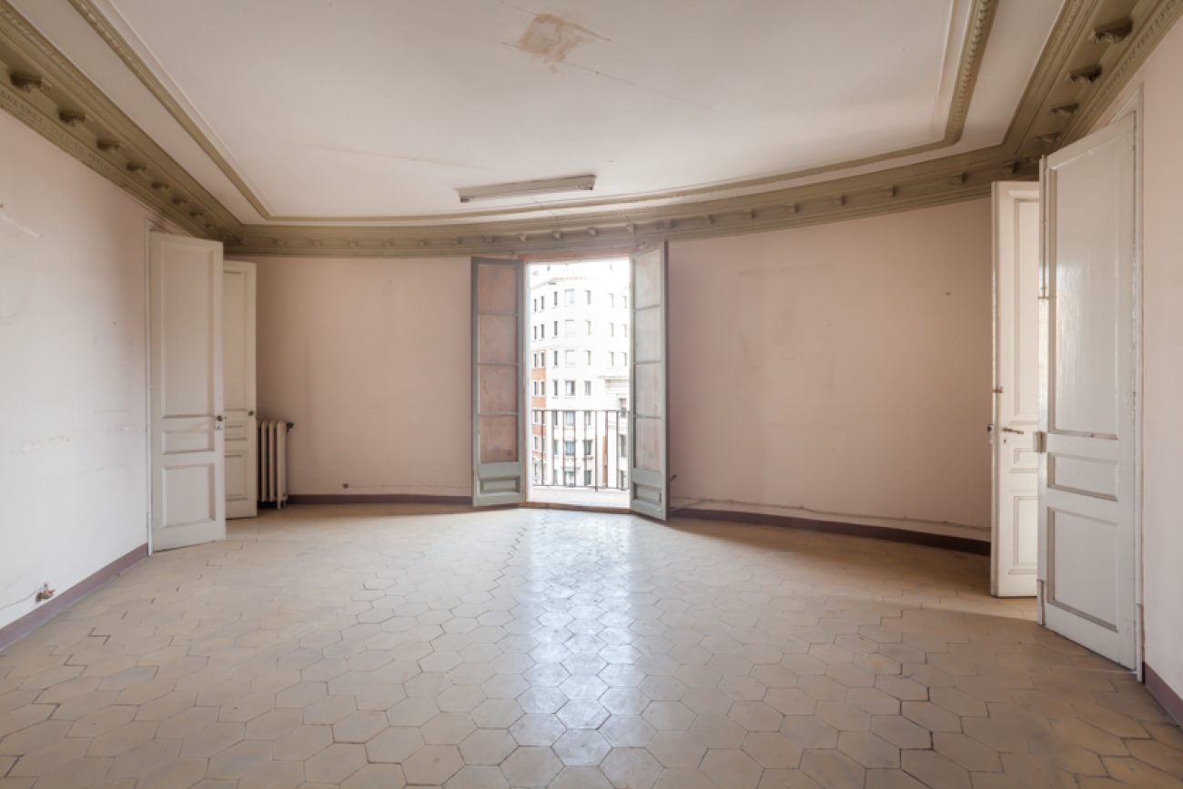 Piso en el corazón de Barcelona con vistas a la Plaza del Ángel.
