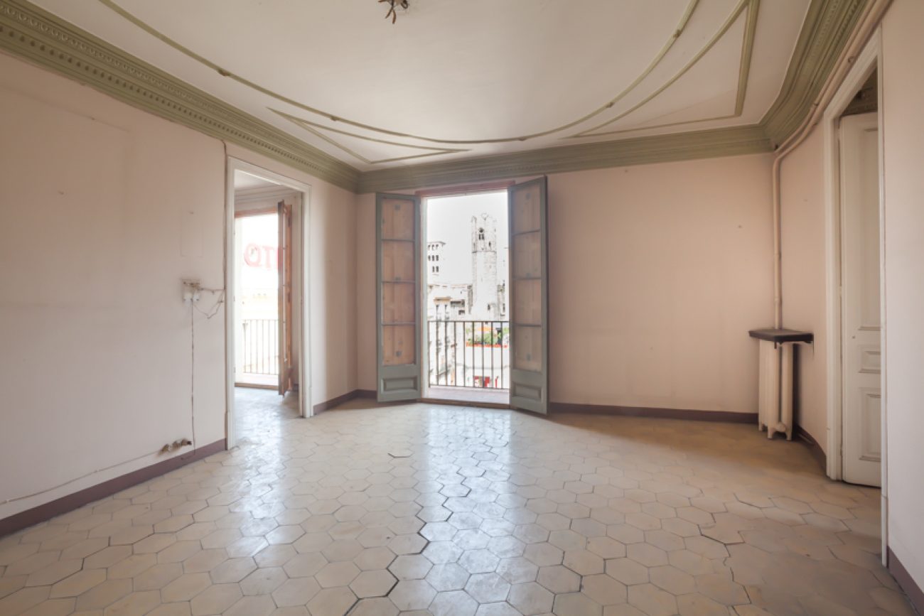 Piso en el corazón de Barcelona con vistas a la Plaza del Ángel.