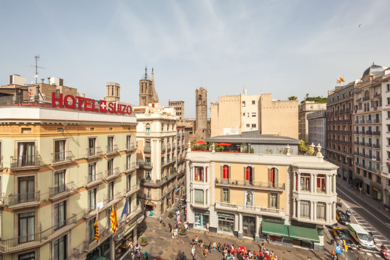 Piso en el corazón de Barcelona con vistas a la Plaza del Ángel.