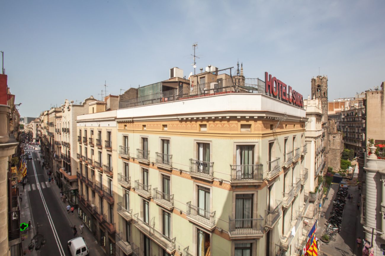 Piso en el corazón de Barcelona con vistas a la Plaza del Ángel.