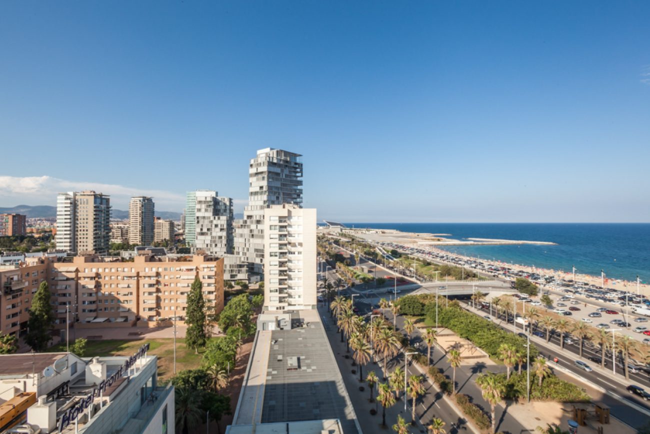Piso reformado in primera linea con vistas al mar