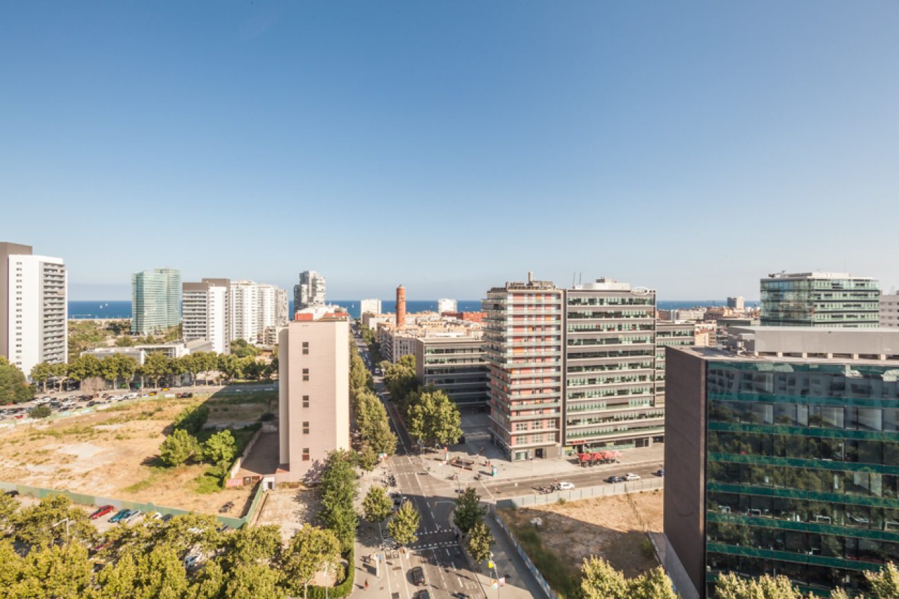 Piso con vistas panorámicas al mar y la ciudad