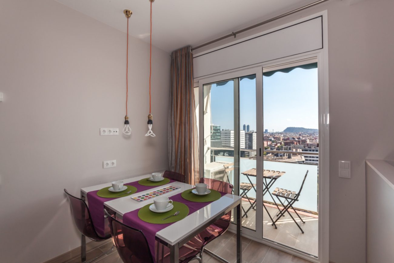 Piso con vistas panorámicas al mar y la ciudad de Barcelona