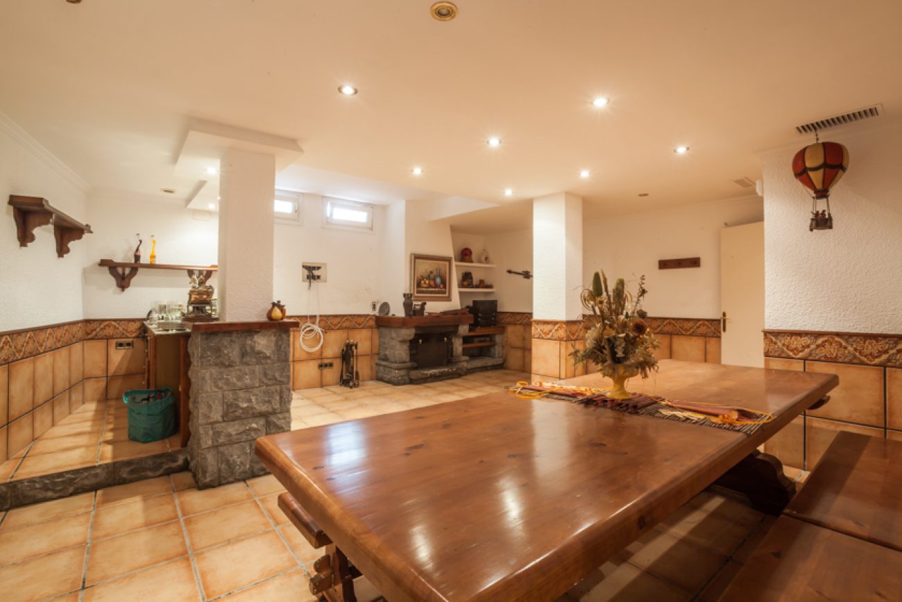Lujosa casa de estilo clásico al lado de British School Gavá