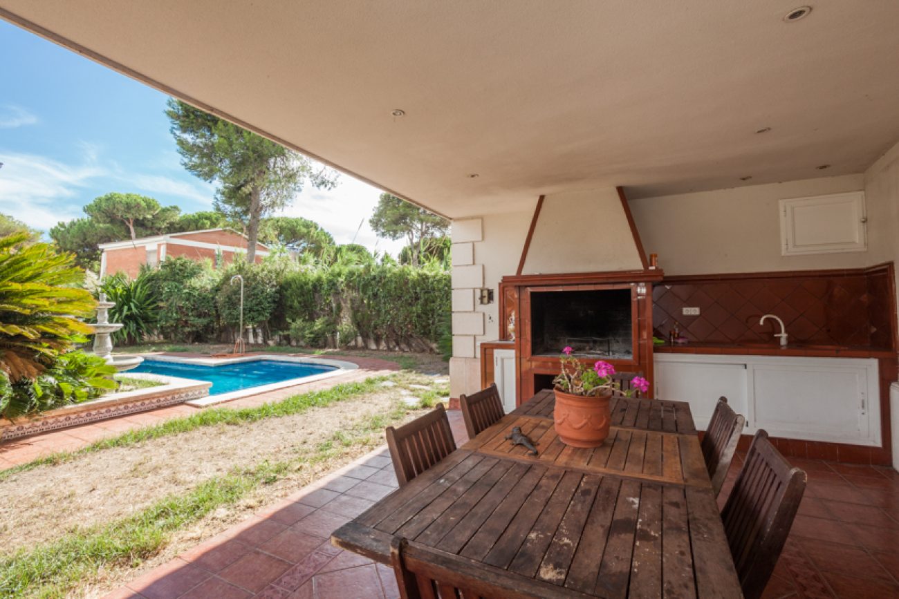 Lujosa casa de estilo clásico al lado de British School Gavá