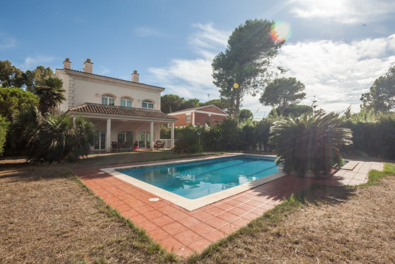 Lujosa casa de estilo clásico al lado de British School Gavá