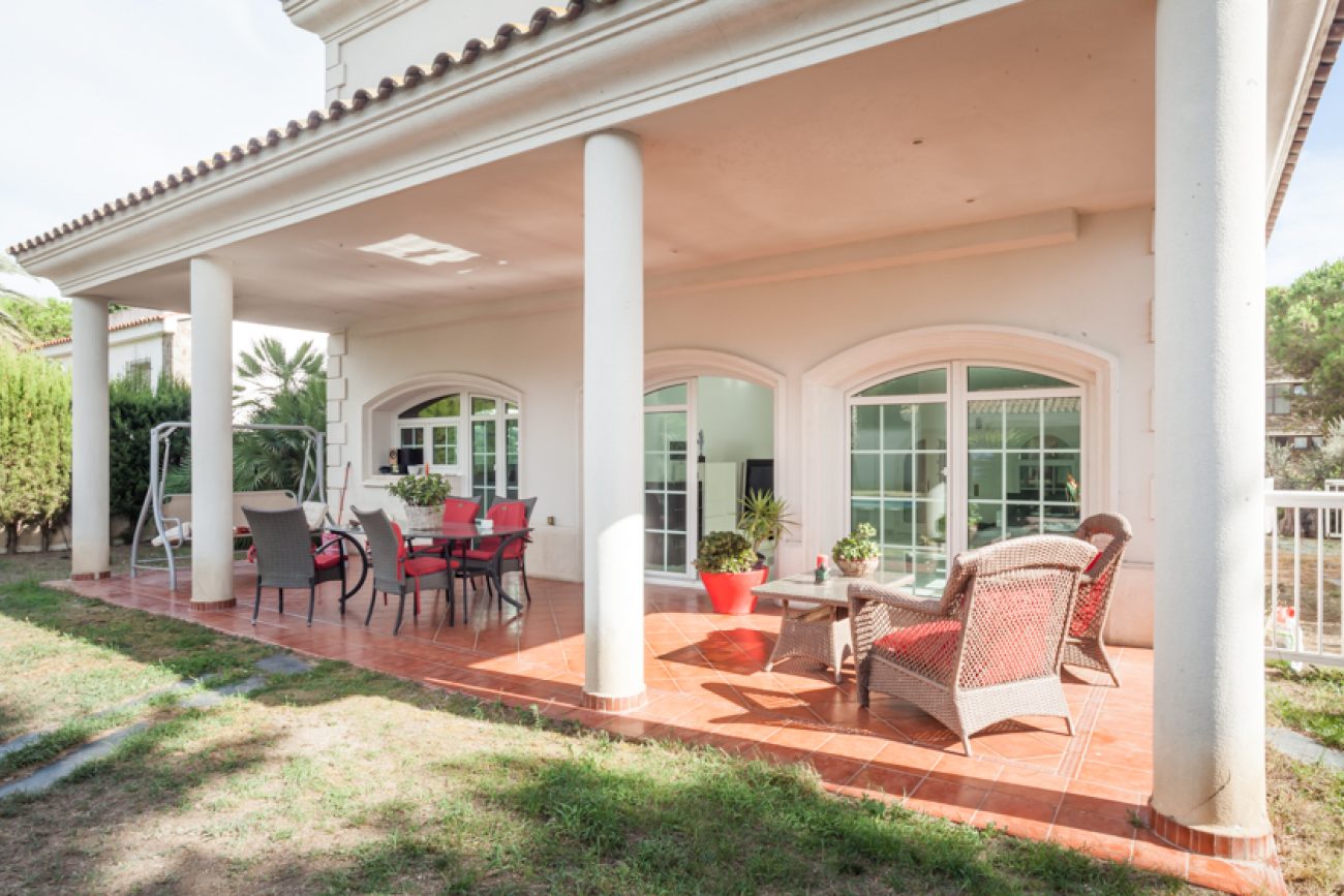 Lujosa casa de estilo clásico al lado de British School Gavá