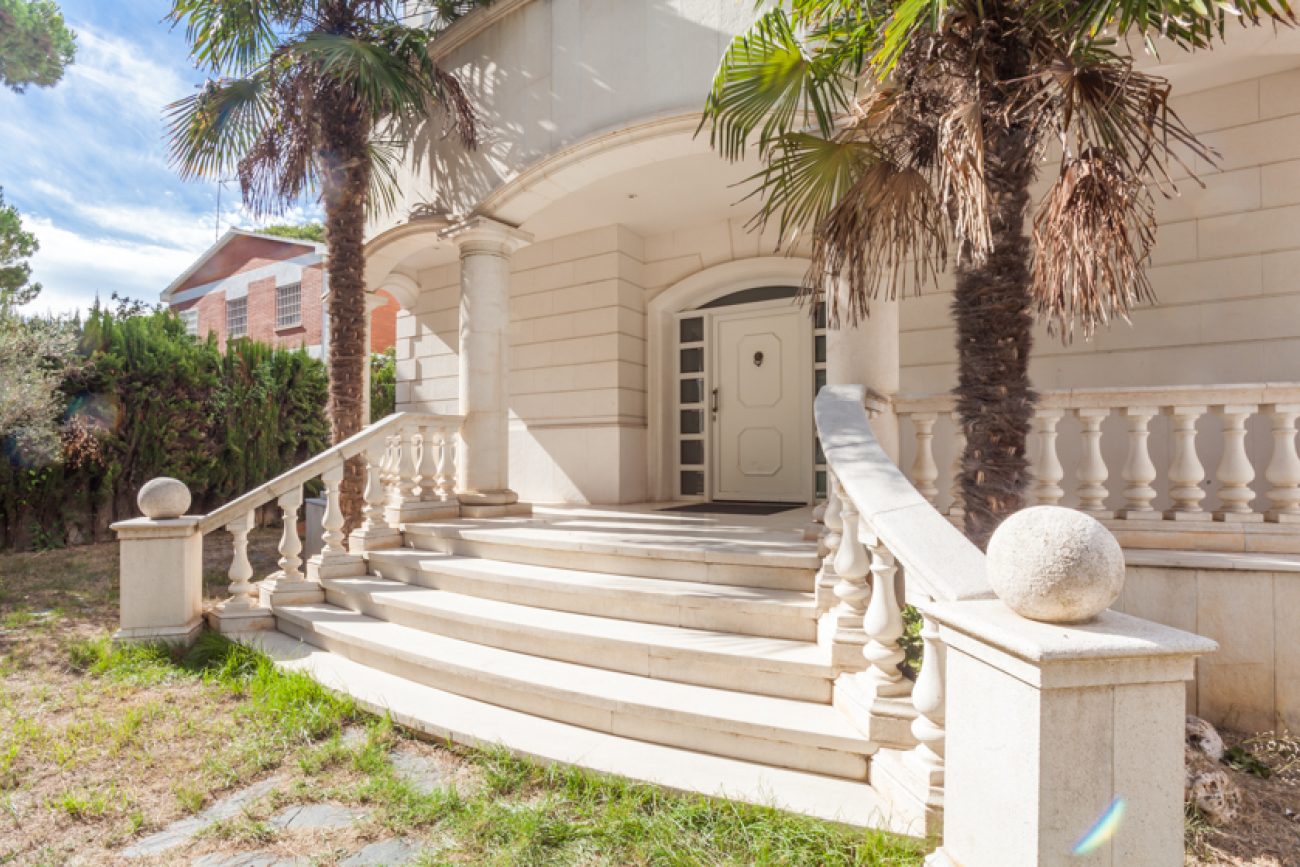 Lujosa casa de estilo clásico al lado de British School Gavá