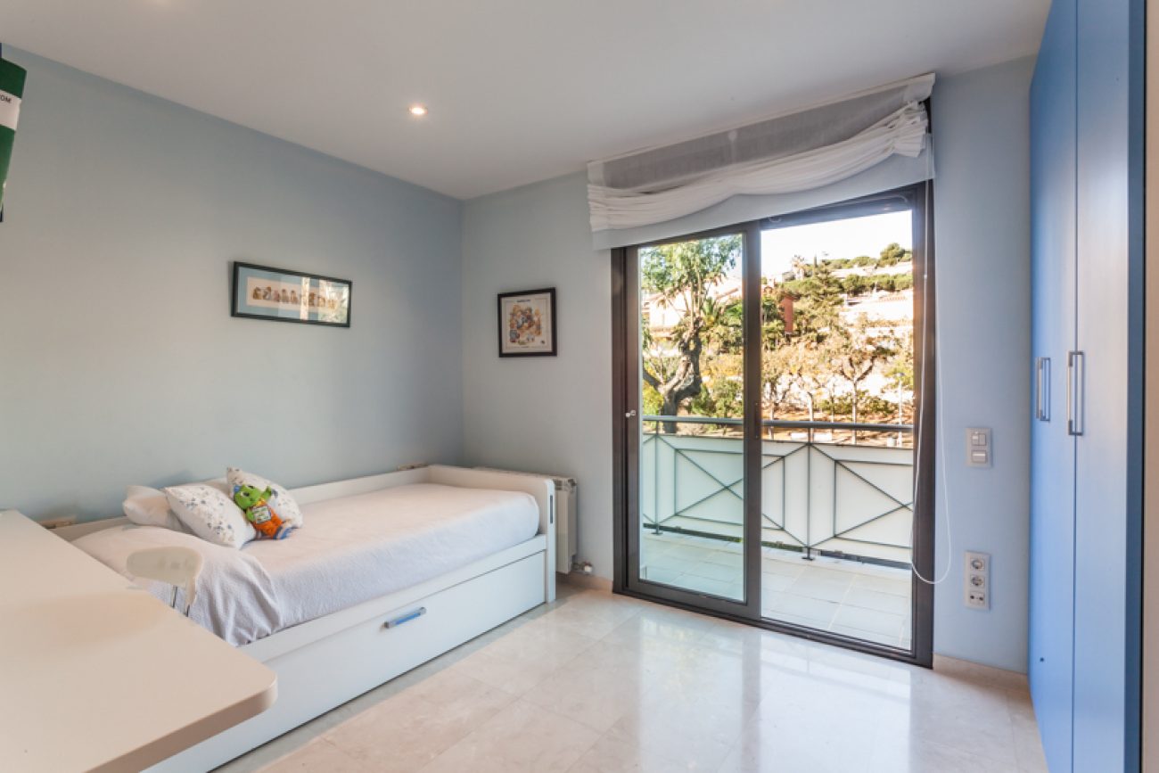 Gran casa con excelentes acabados en Premia de Dalt