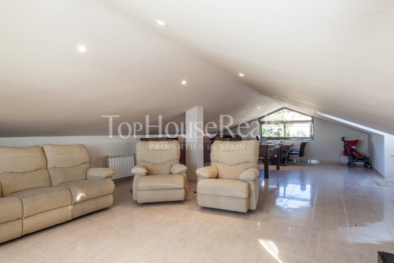 Gran casa con excelentes acabados en Premia de Dalt