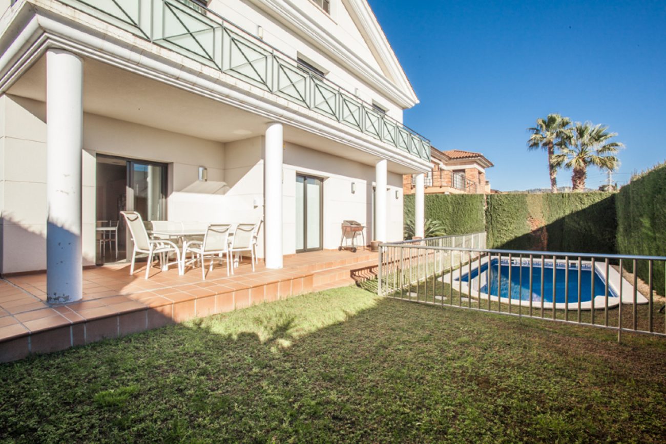 Gran casa con excelentes acabados en Premia de Dalt
