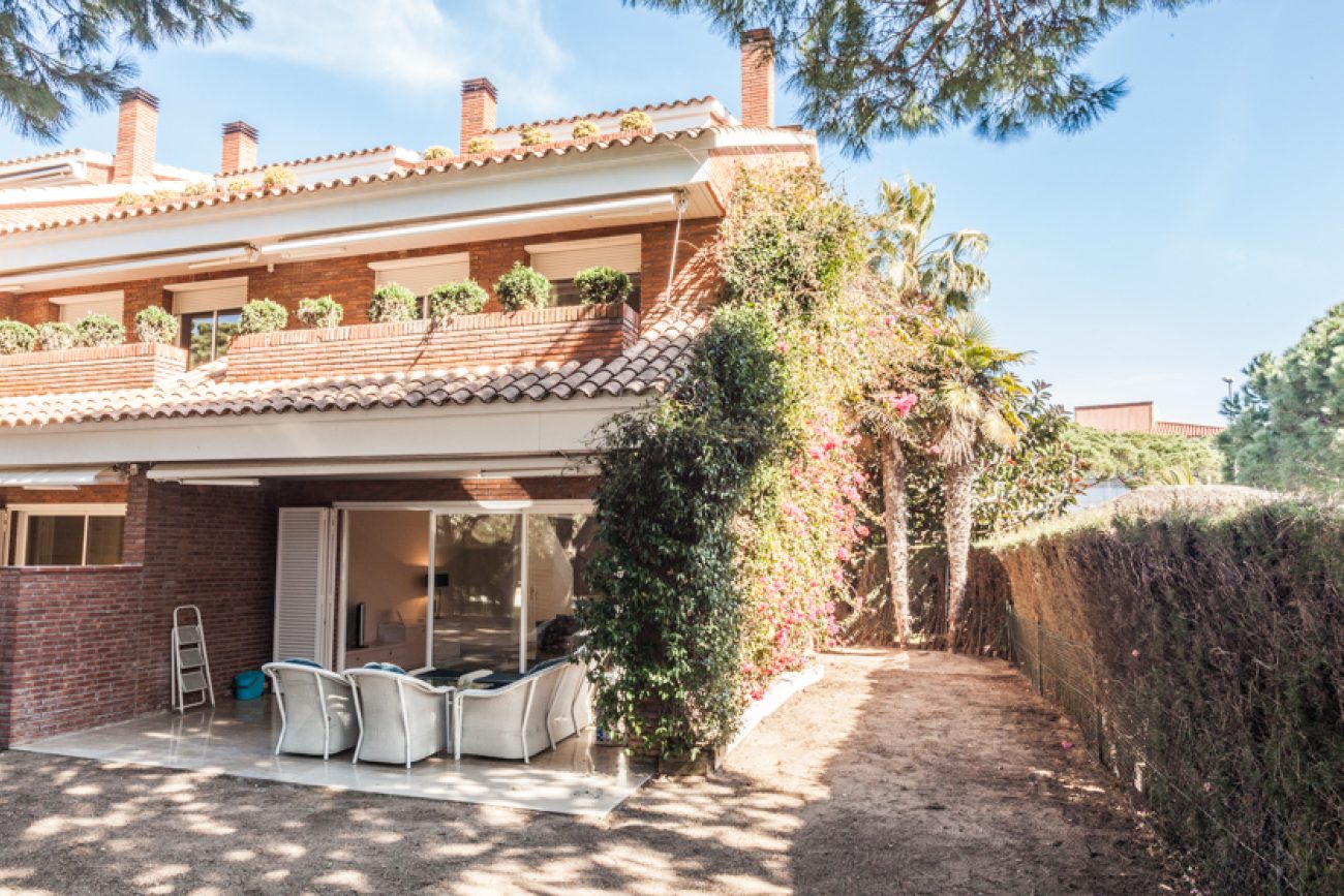 Adosado Esquinero en la mejor urbanización de Gava Mar