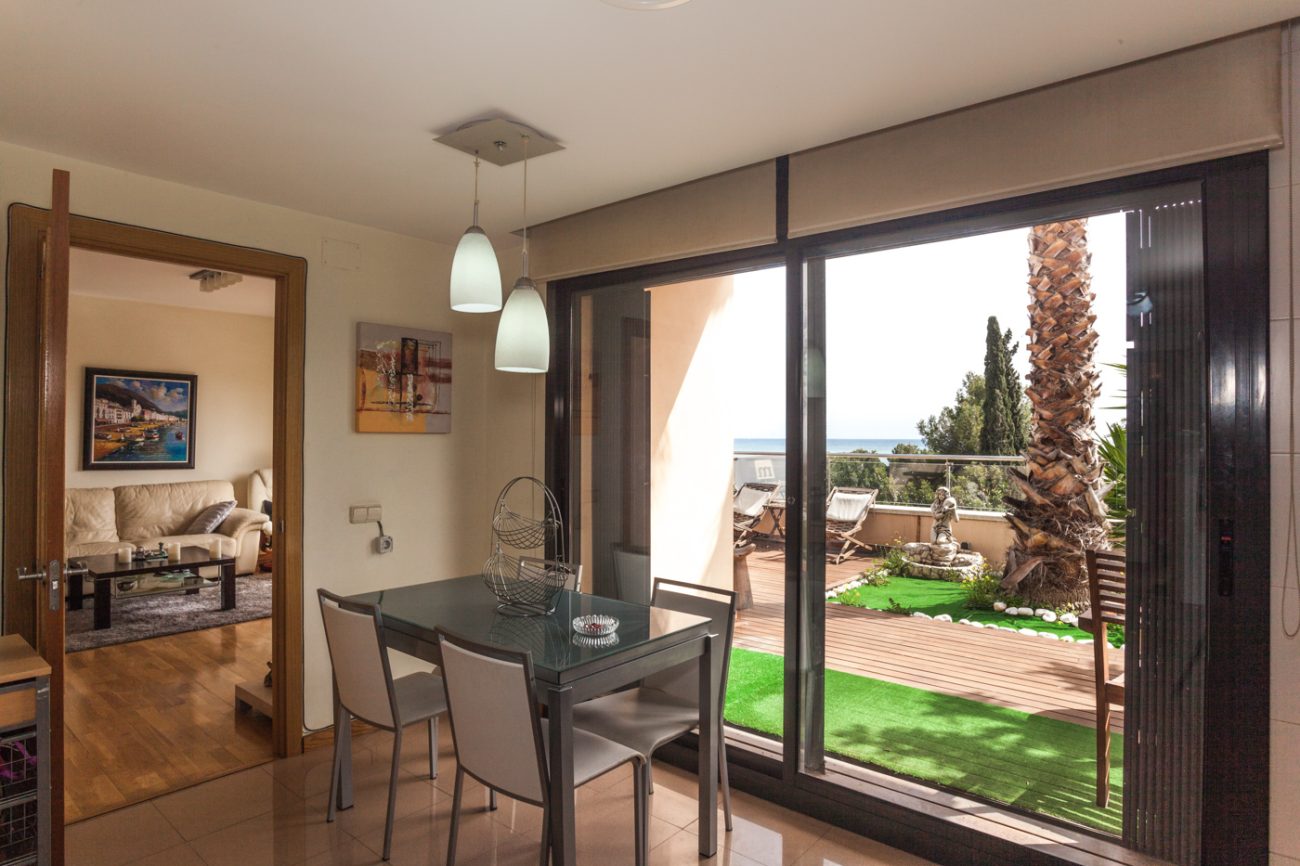 Chalet Pareado con Espectaculares vistas al Mar en Castelldefels