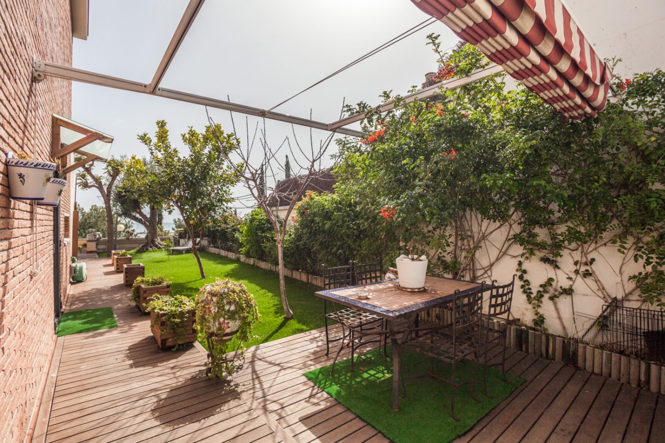 Chalet Pareado con Espectaculares vistas al Mar en Castelldefels