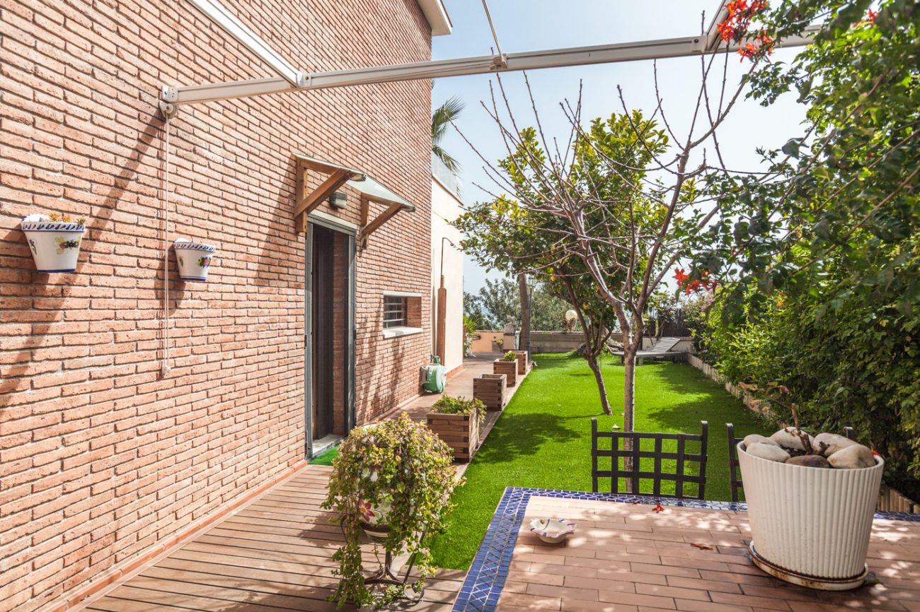Chalet Pareado con Espectaculares vistas al Mar en Castelldefels