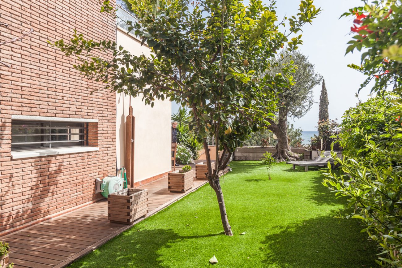 Chalet Pareado con Espectaculares vistas al Mar en Castelldefels