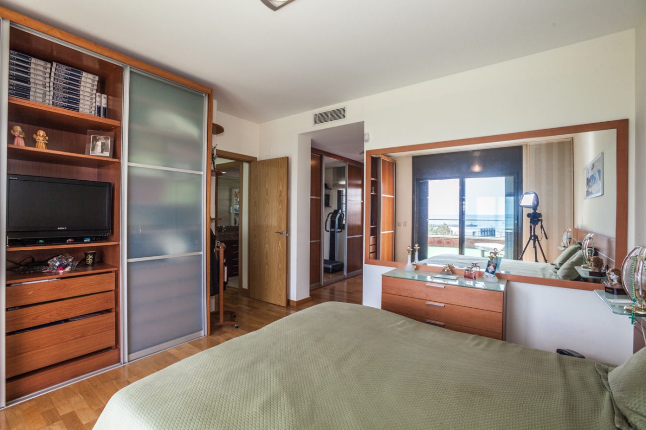 Chalet Pareado con Espectaculares vistas al Mar en Castelldefels