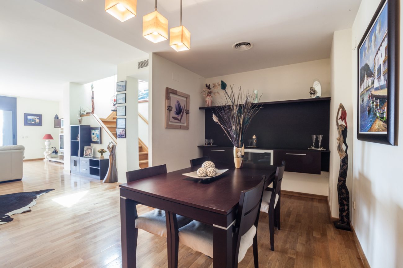 Chalet Pareado con Espectaculares vistas al Mar en Castelldefels