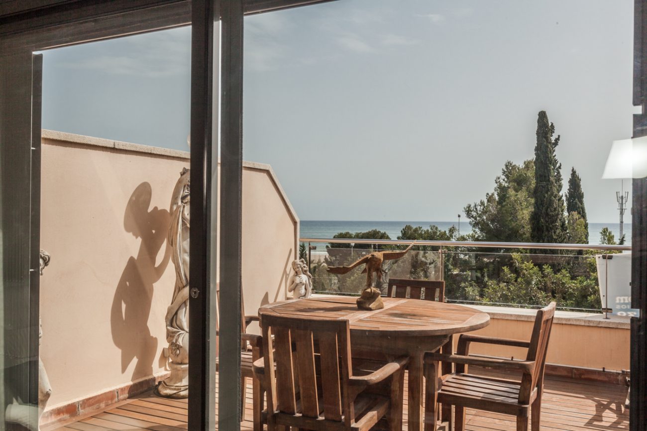 Chalet Pareado con Espectaculares vistas al Mar en Castelldefels
