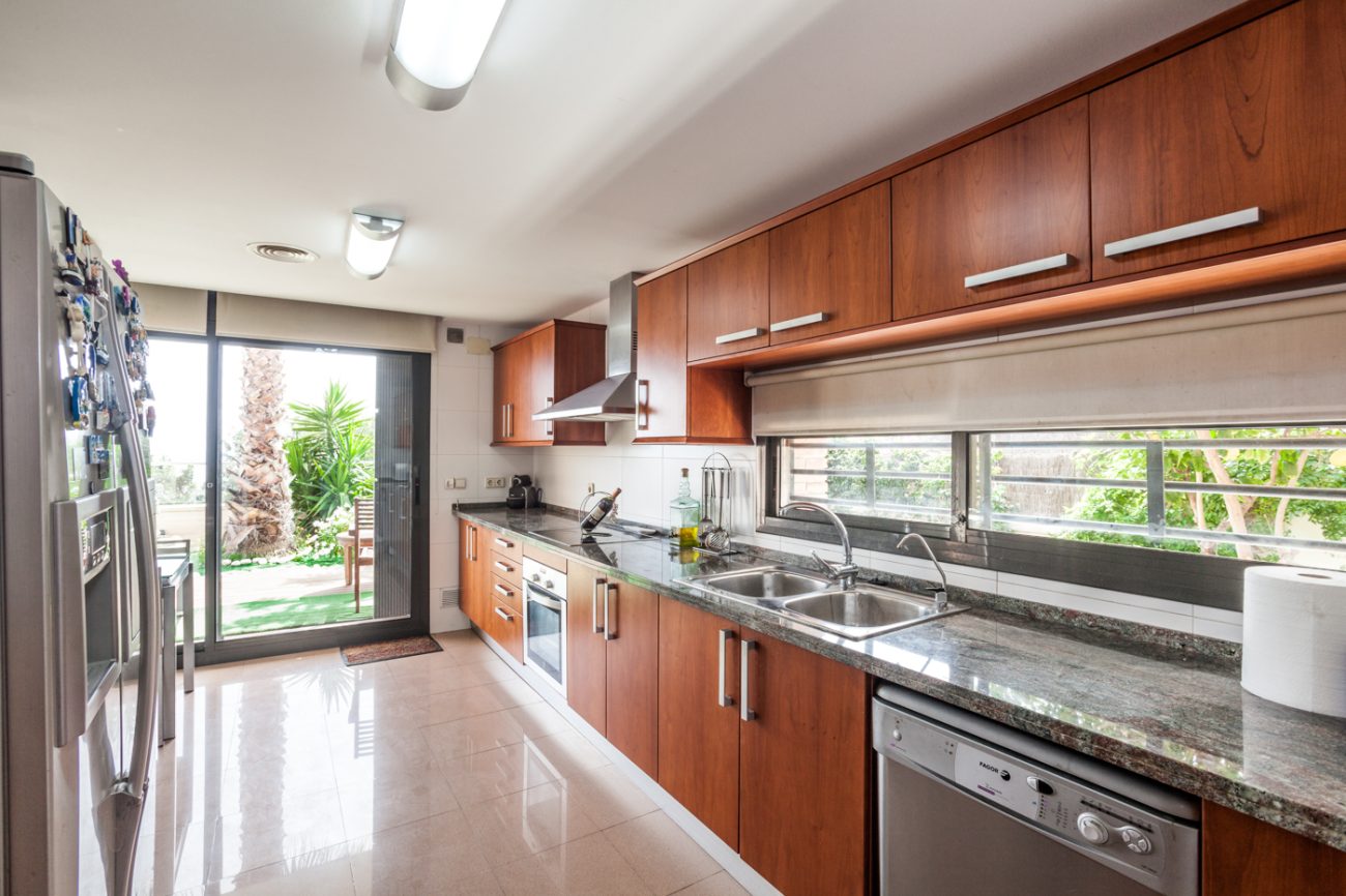 Chalet Pareado con Espectaculares vistas al Mar en Castelldefels
