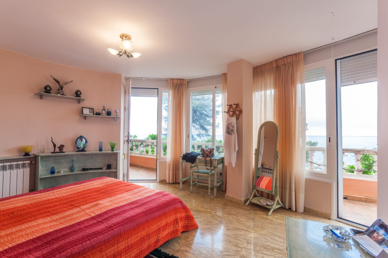 Espectacular casa en primera línea de mar