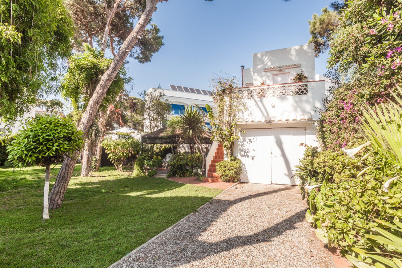 Alquiler de gran casa frente a la playa