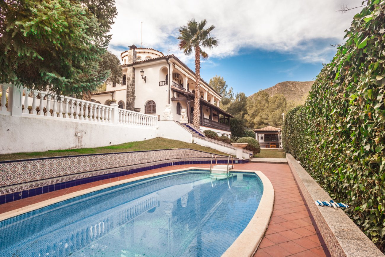 Gran casa de estilo castellano con espectaculares vistas