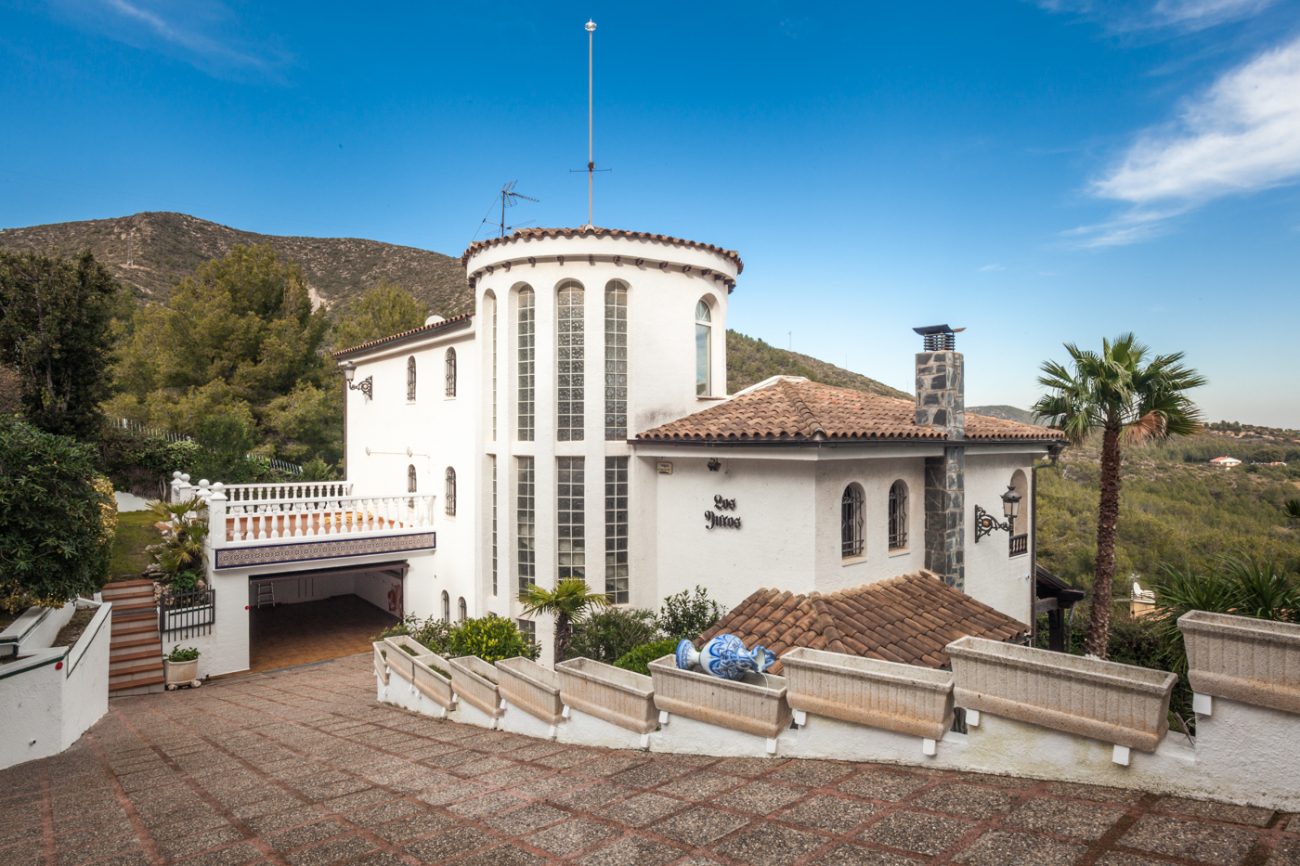 Gran casa de estilo castellano con espectaculares vistas