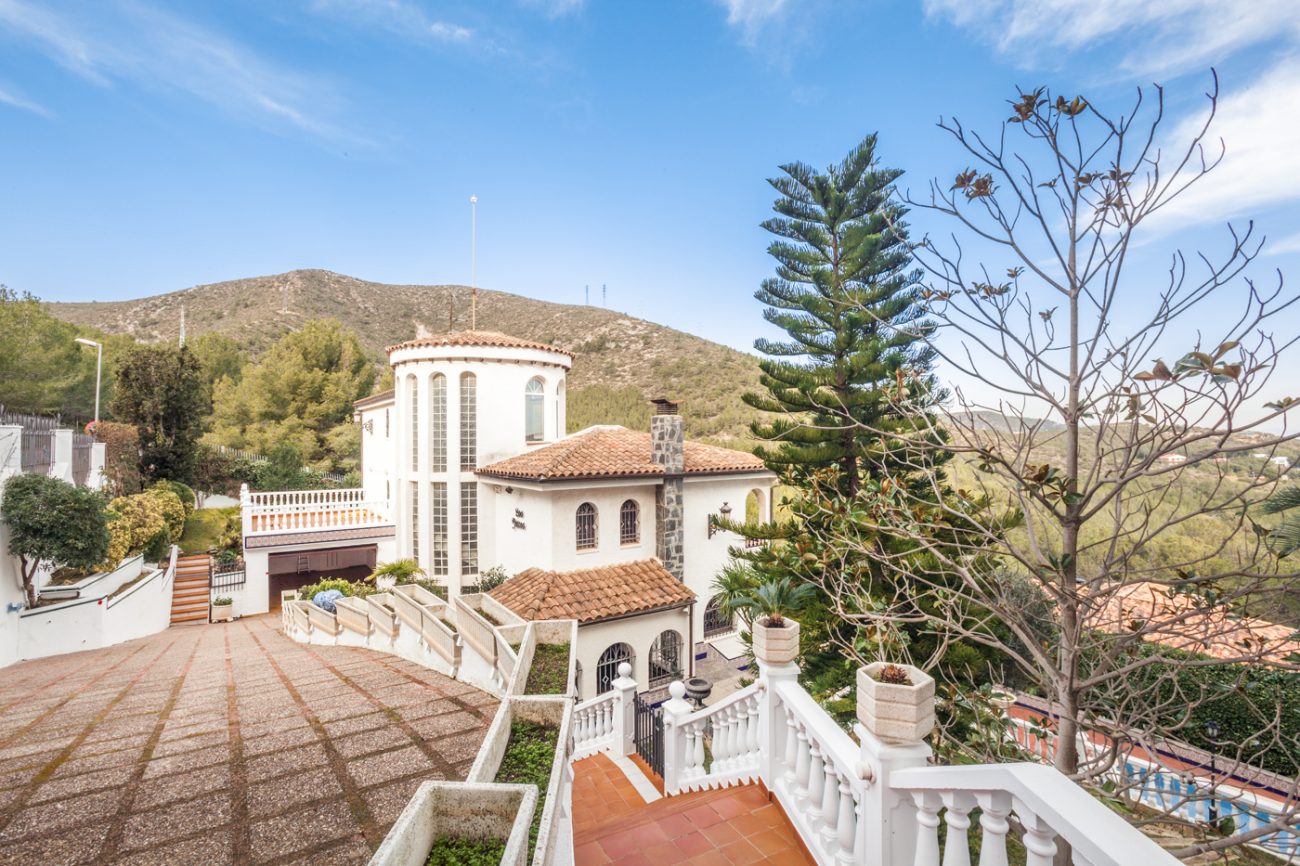 Gran casa de estilo castellano con espectaculares vistas