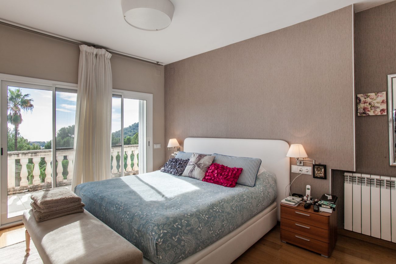Gran casa reformada con vistas en Castelldefels