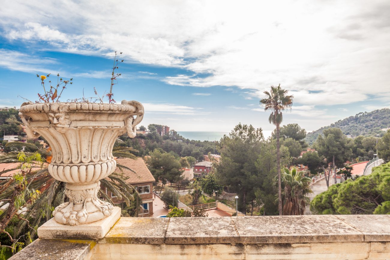 Gran casa reformada con vistas en Castelldefels