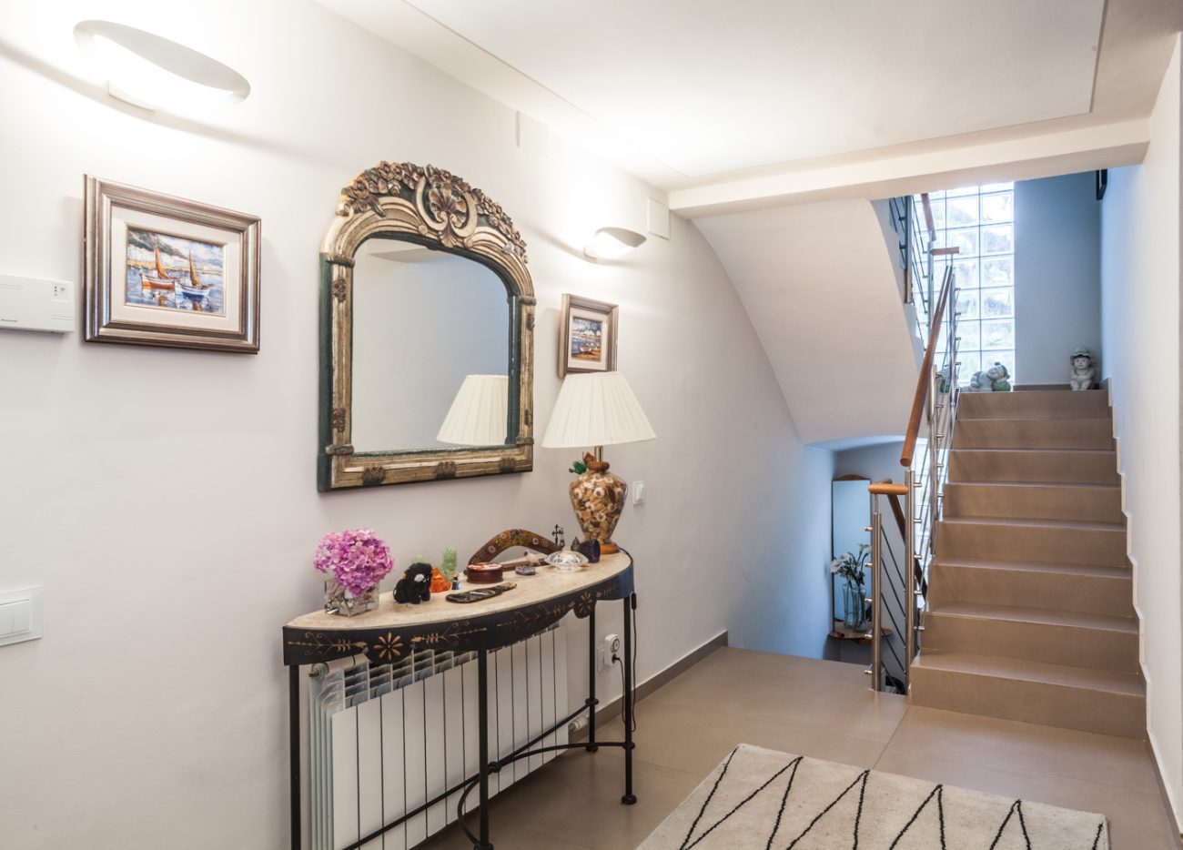 Gran casa reformada con vistas en Castelldefels