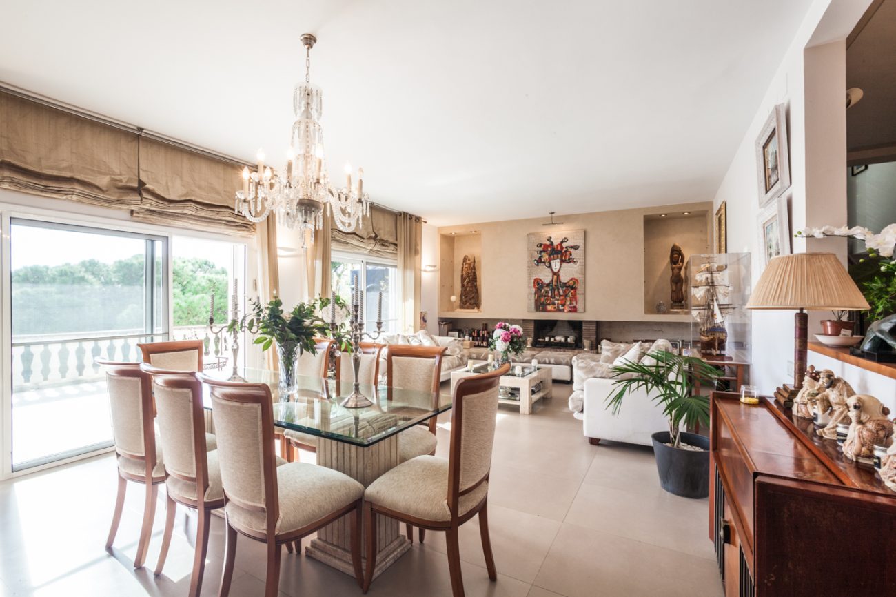Gran casa reformada con vistas en Castelldefels