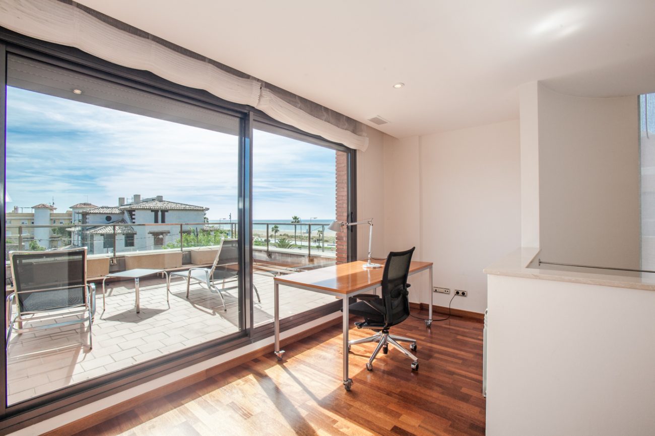 Chalet adosado en primera línea de Castelldefels
