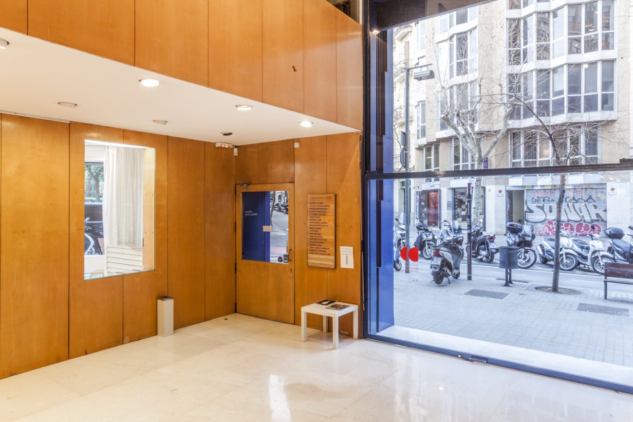 Gran local comercial en el centro de Eixample