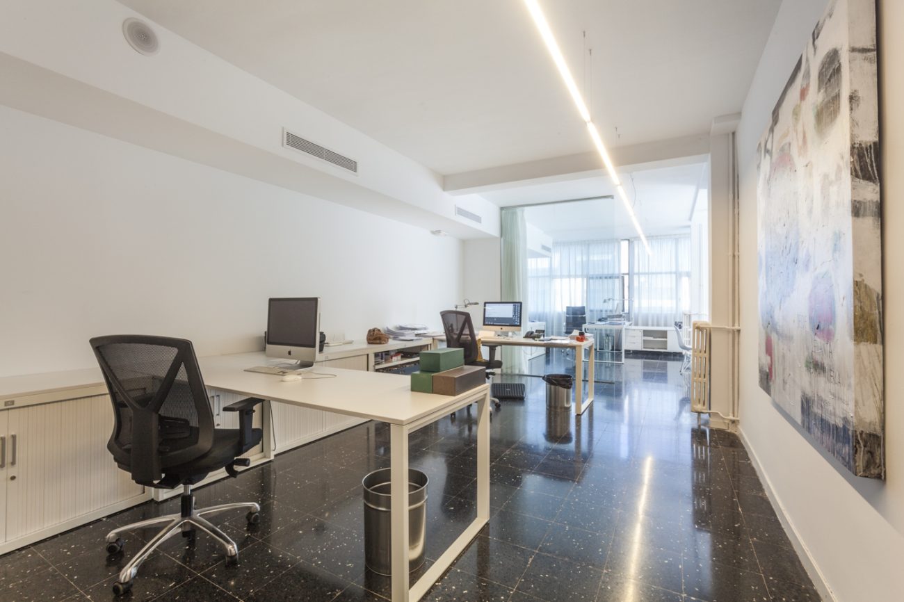 Soleada oficina en Balmes