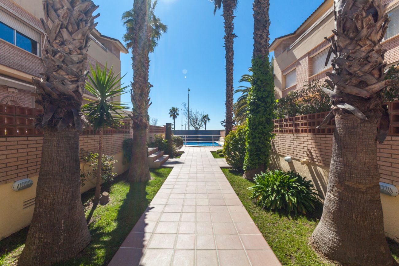 Casa adosada con vistas al mar en Castelldefels
