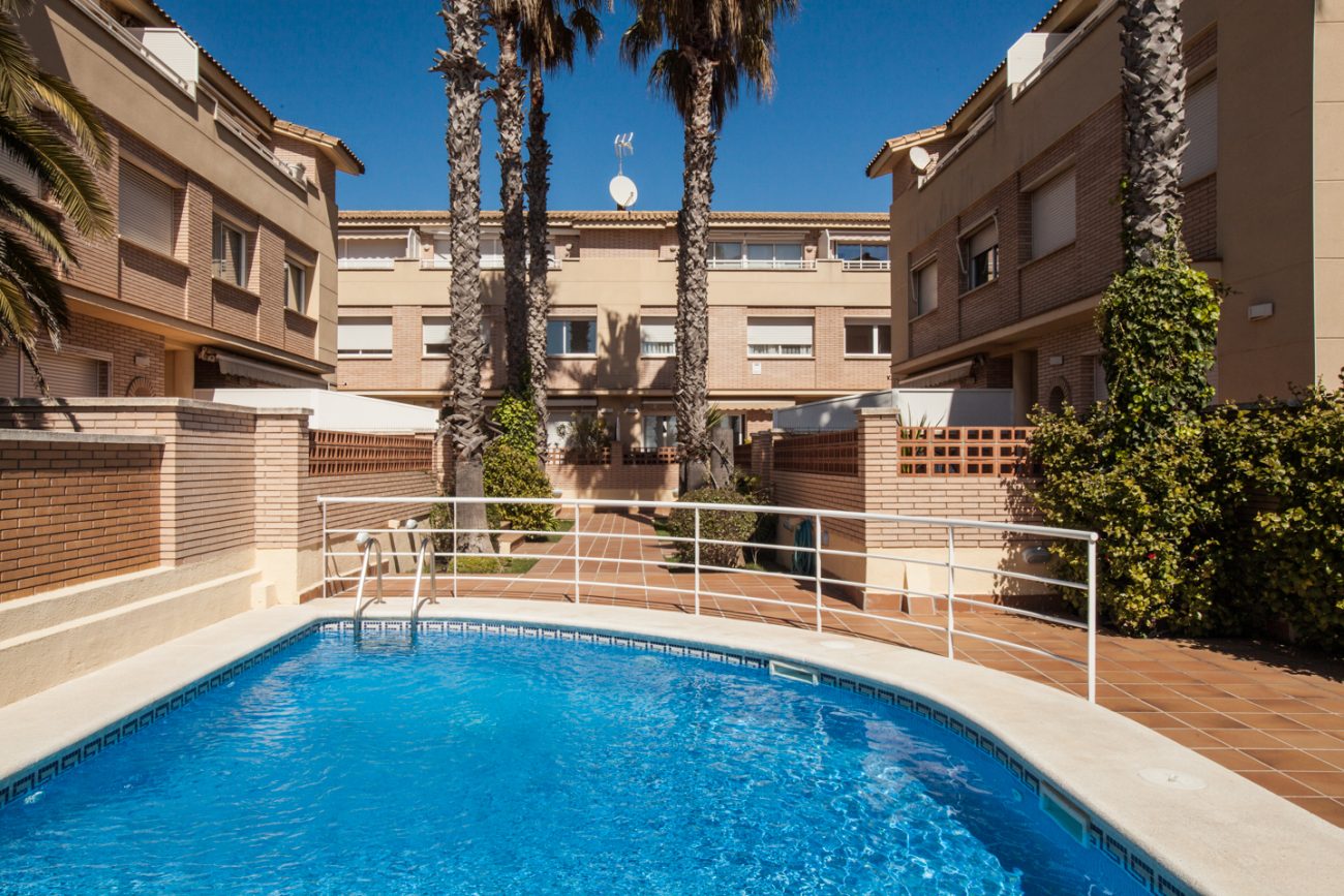 Casa adosada con vistas al mar en Castelldefels