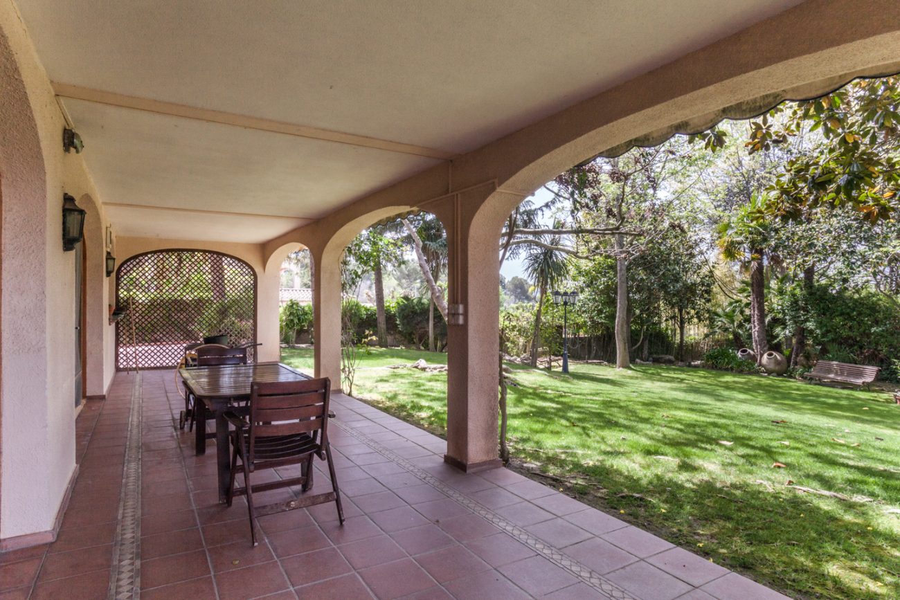 Gran casa con impresionante jardín