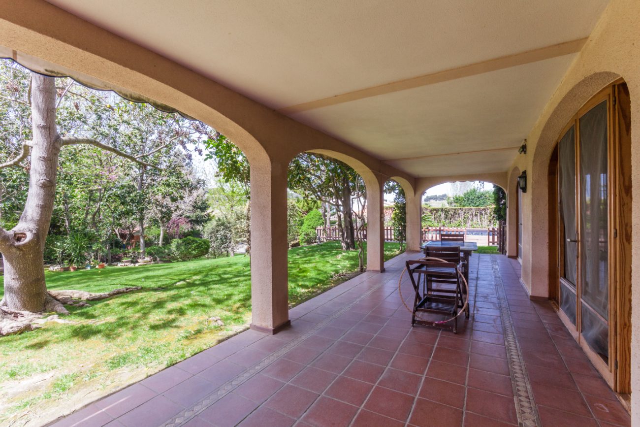 Gran casa con impresionante jardín