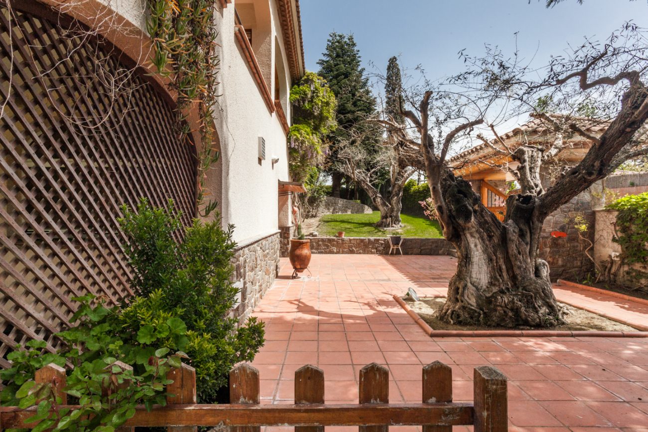 Gran casa con impresionante jardín